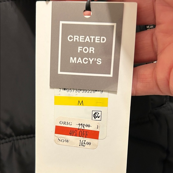 DKNY - Size Medium-Women’s puffer jacket with faux fur hood *NEW WITH TAGS* - Picture 3 of 11